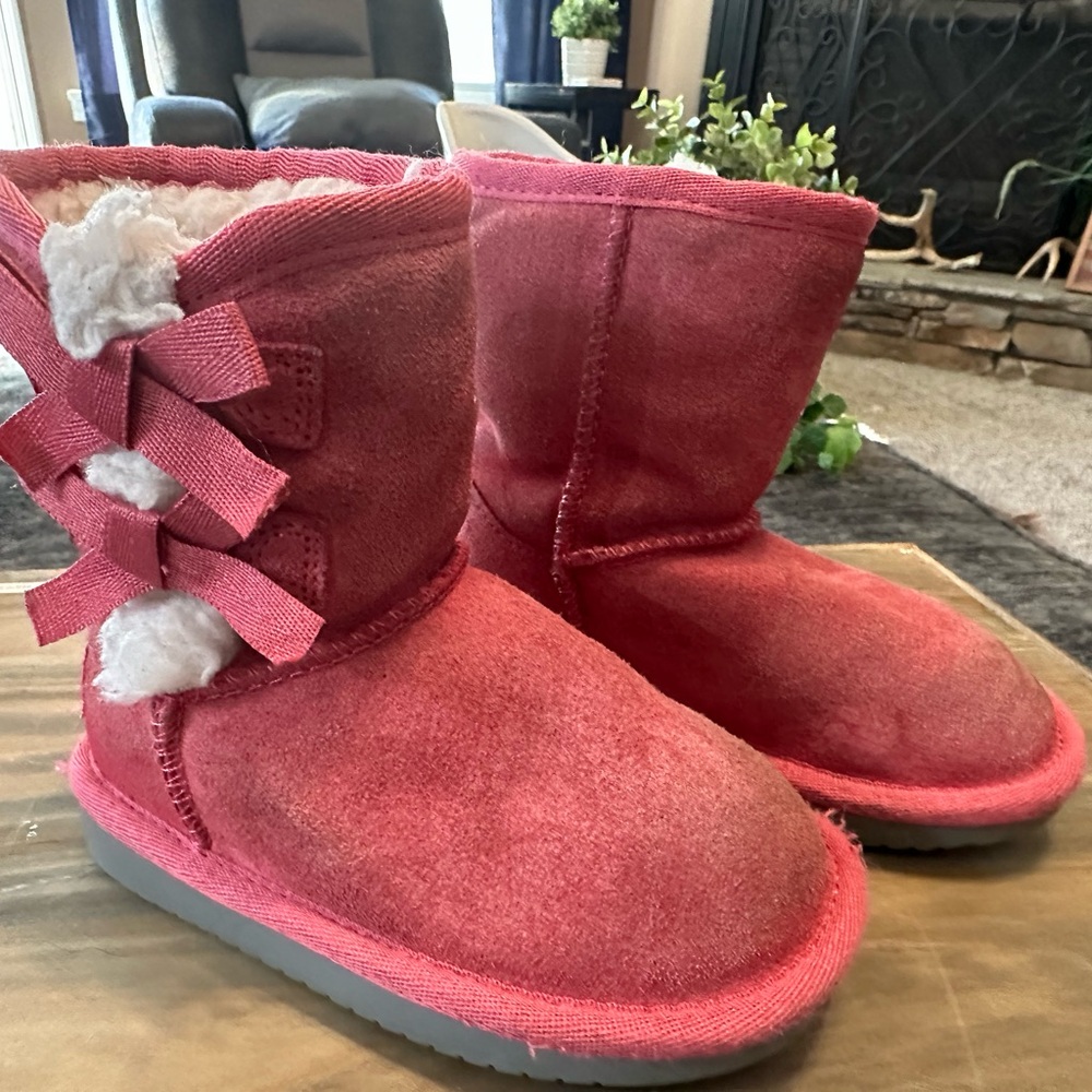 Koolaburra by UGG Fuchsia Boots with Bow Details